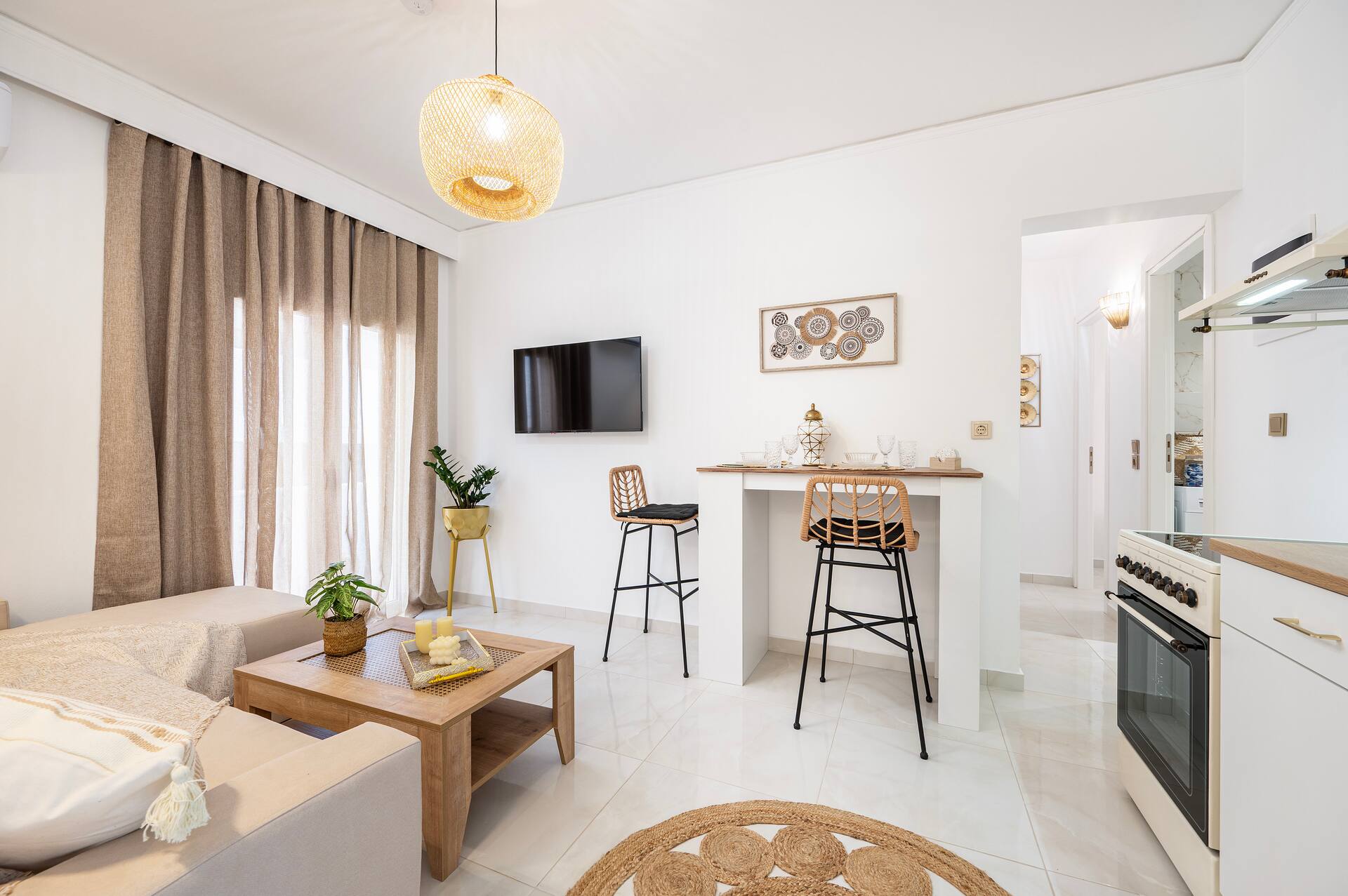 Ethereal Aura Apartment - 1 Min to the Beach