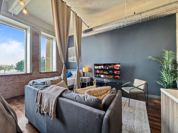 Elegant 3bd | Dt Dallas | Sleeps 16 | Free Parking - Dallas, TX