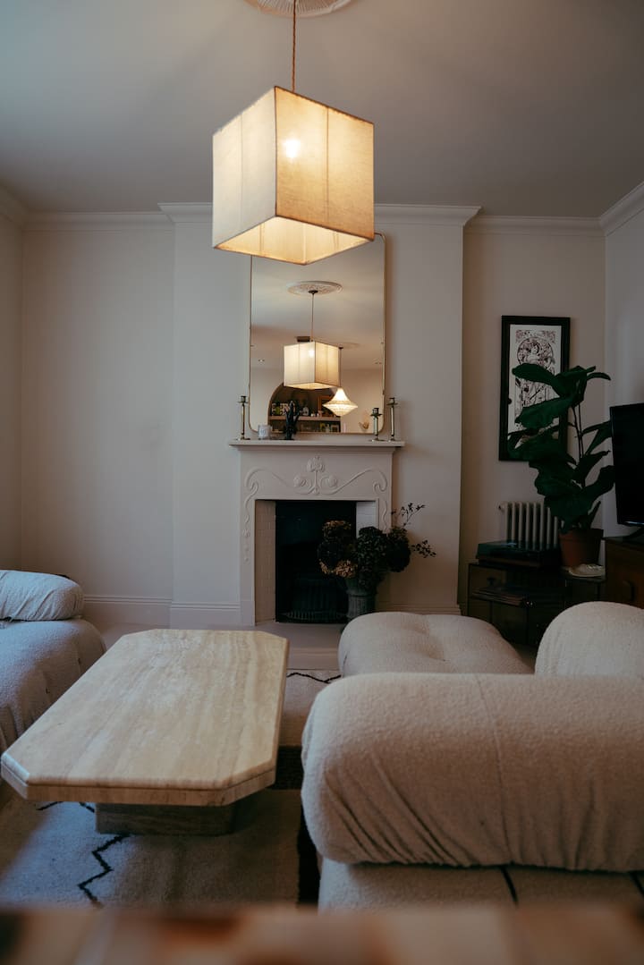Designer Seaside Apartment - Hove