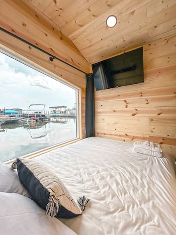 SōLSTAY Lodging & Marina managed Airbnb listing 3