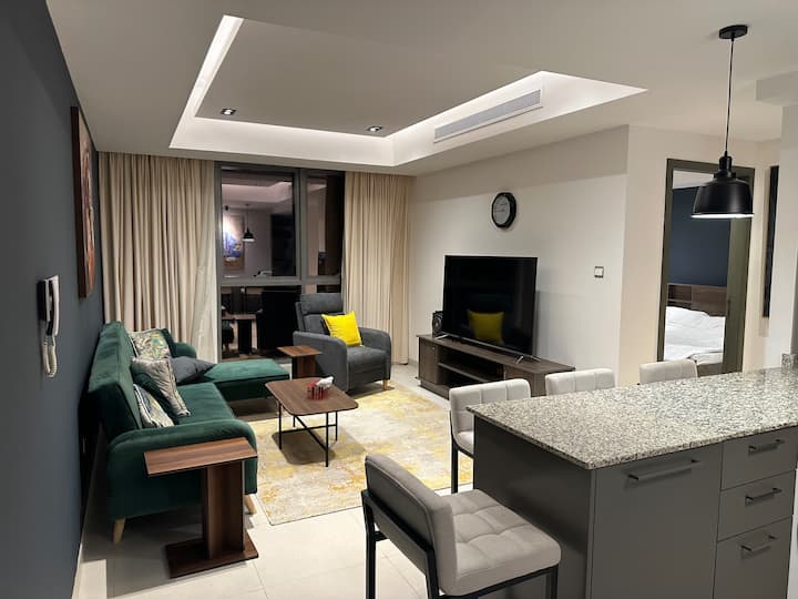 Pinnacle Row Elegance Escape - Muscat