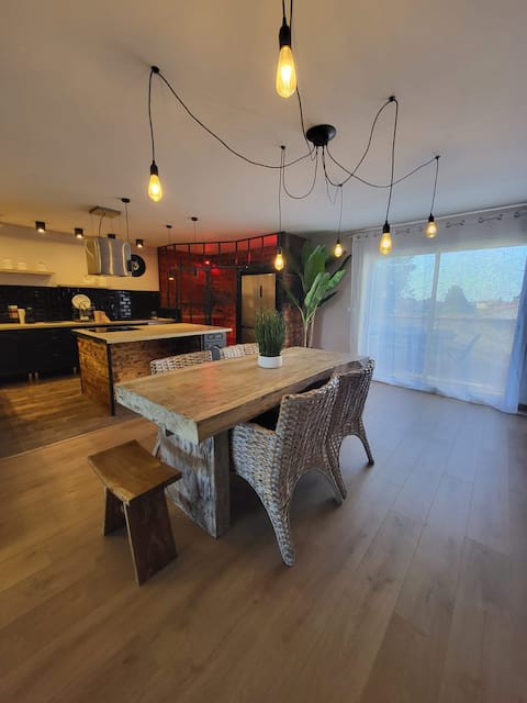 8-person apartment with chill & beach access,