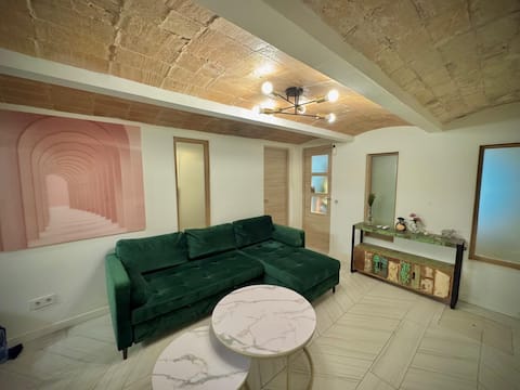 Popular Airbnb listing: Spectacular Terrace, Sea & Train 1 min walk in Sant Adrià De Besòs