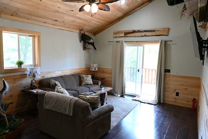 Riverfront Deer Cabin - Big Rapids