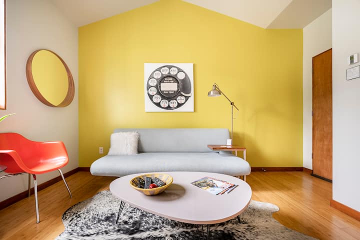 Modern Old Town Apartment In The Sky - Fort Fun, Fort Collins