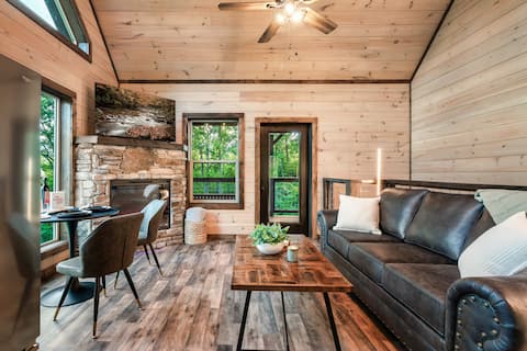 Successful Airbnb property: Epic Couples Oasis•Mountain Views•Theatre•Gameroom in Pittman Center