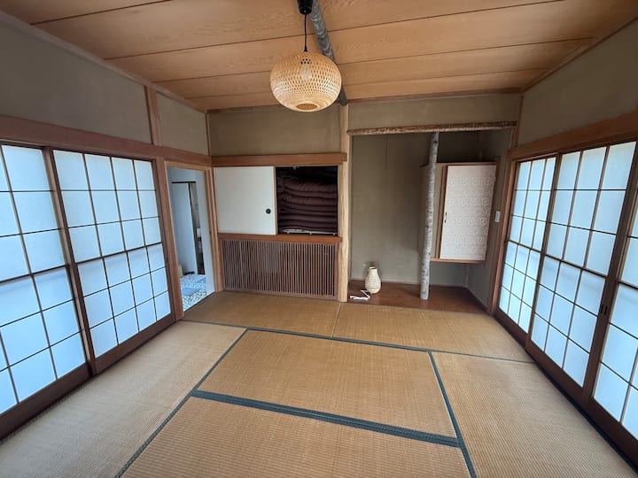 Një hapësirë çlodhëse e harmonisë e endur nga tradita dhe qetësia