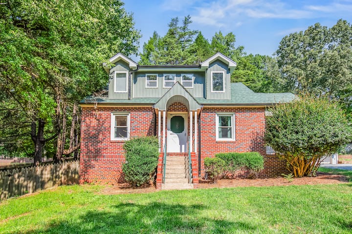 The Quaintest Cottage - Winston-Salem, NC