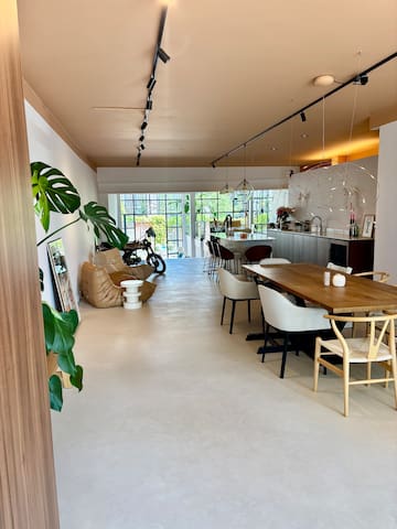 Newly renovated Family-Friendly Riverside Home