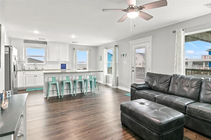 New Cozy Cove With Ocean Views! - Surfside Beach, TX