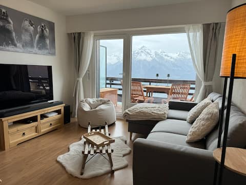 Top performing Airbnb: Cozy little nest with balcony and incredible view in Veysonnaz
