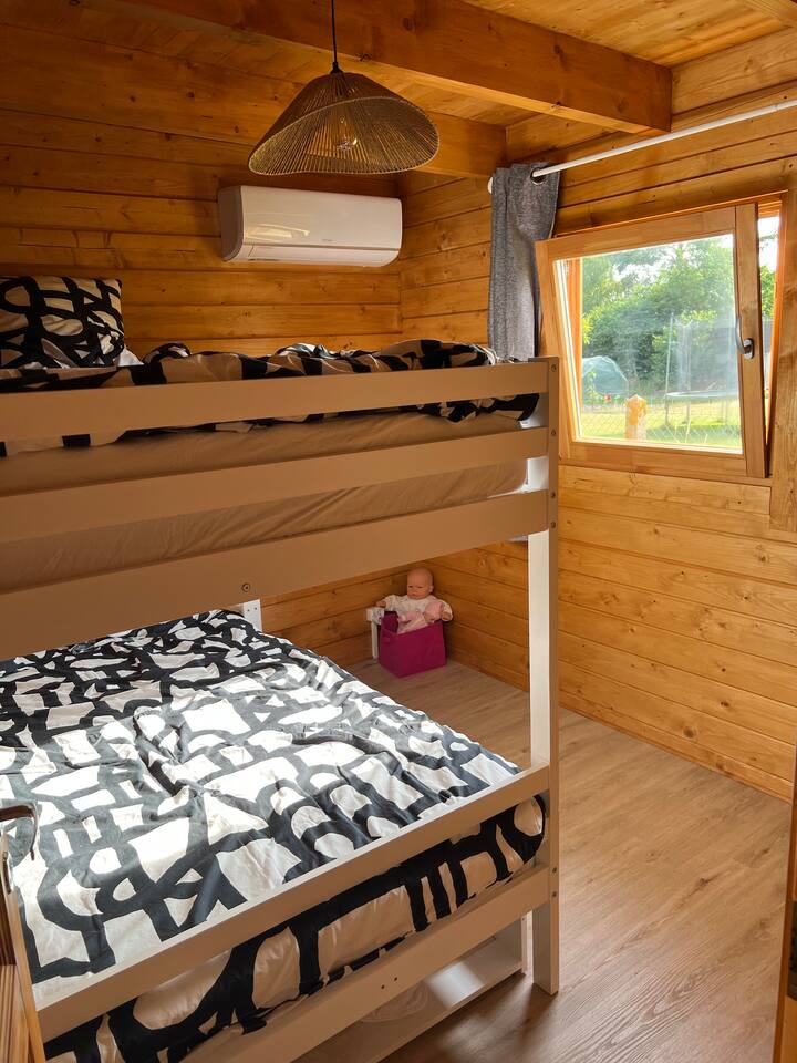 Droo 1 ya kuhifadhi chini ya kitanda ili kuhifadhi vitu ikiwa unataka