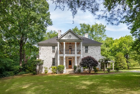 Historical Modern Luxury Home, 5 Bedrooms/8 Beds