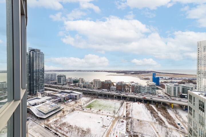Cozy 2BR Condo | Near Rogers Centre + Parking! gallery image 5