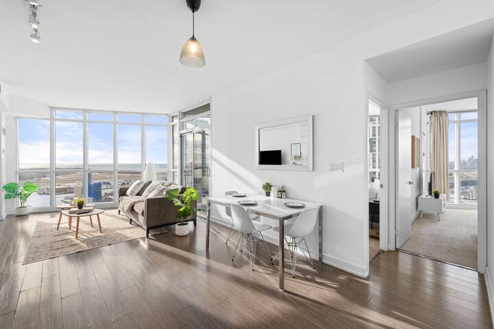 Cozy 2BR Condo | Near Rogers Centre + Parking! gallery image 4