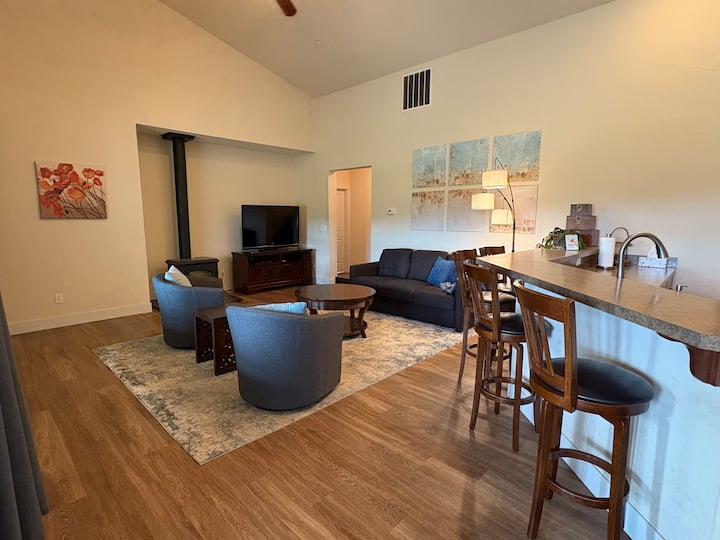 Forest Room At The Meadow House - Shelton, WA