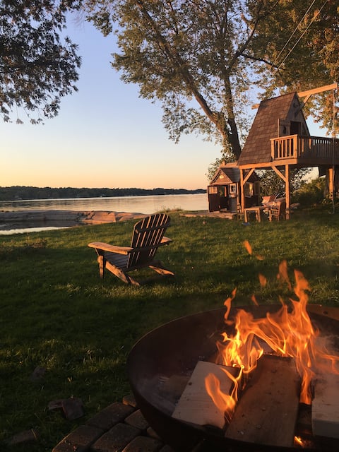 Couchiching Lake Retreat - Sauna! Near Downtown!