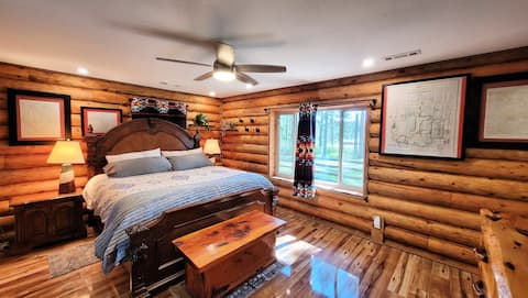 Log Home Base Camp Crater Lake Sleeps 8 to 10