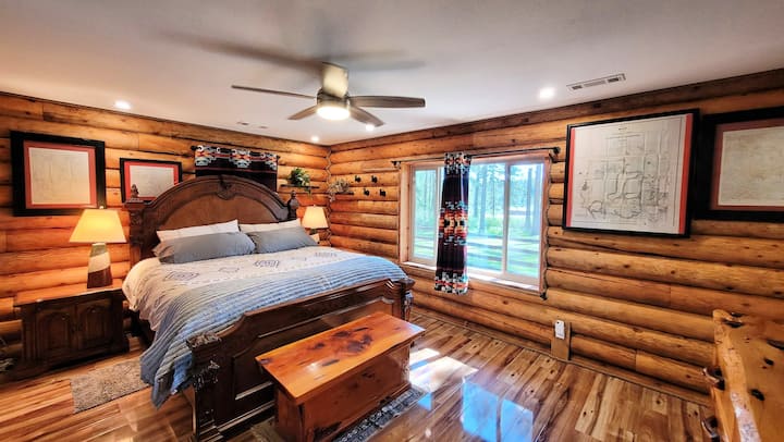 Log Home Base Camp Crater Lake Sleeps 8 to 10