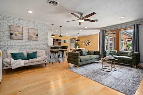 Top Airbnb: Luxuries 5BR Family Oasis w/ Pool | Arcade | Gym in Central Northwest
