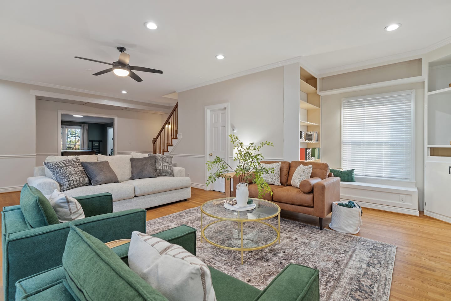 Photo 16 — Living room seating area