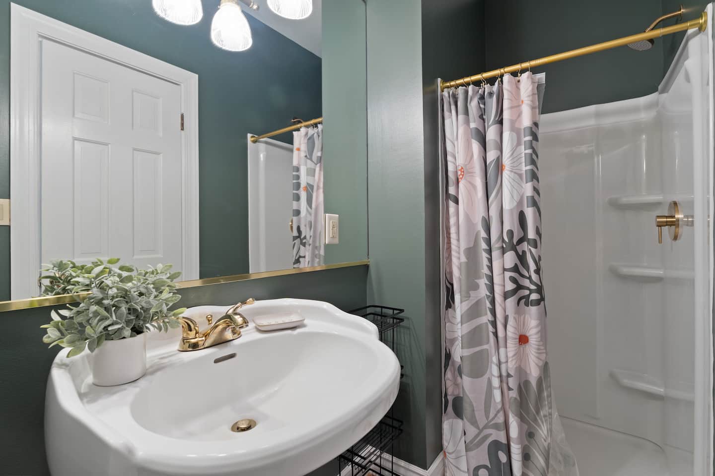 Bathroom with pedestal sink