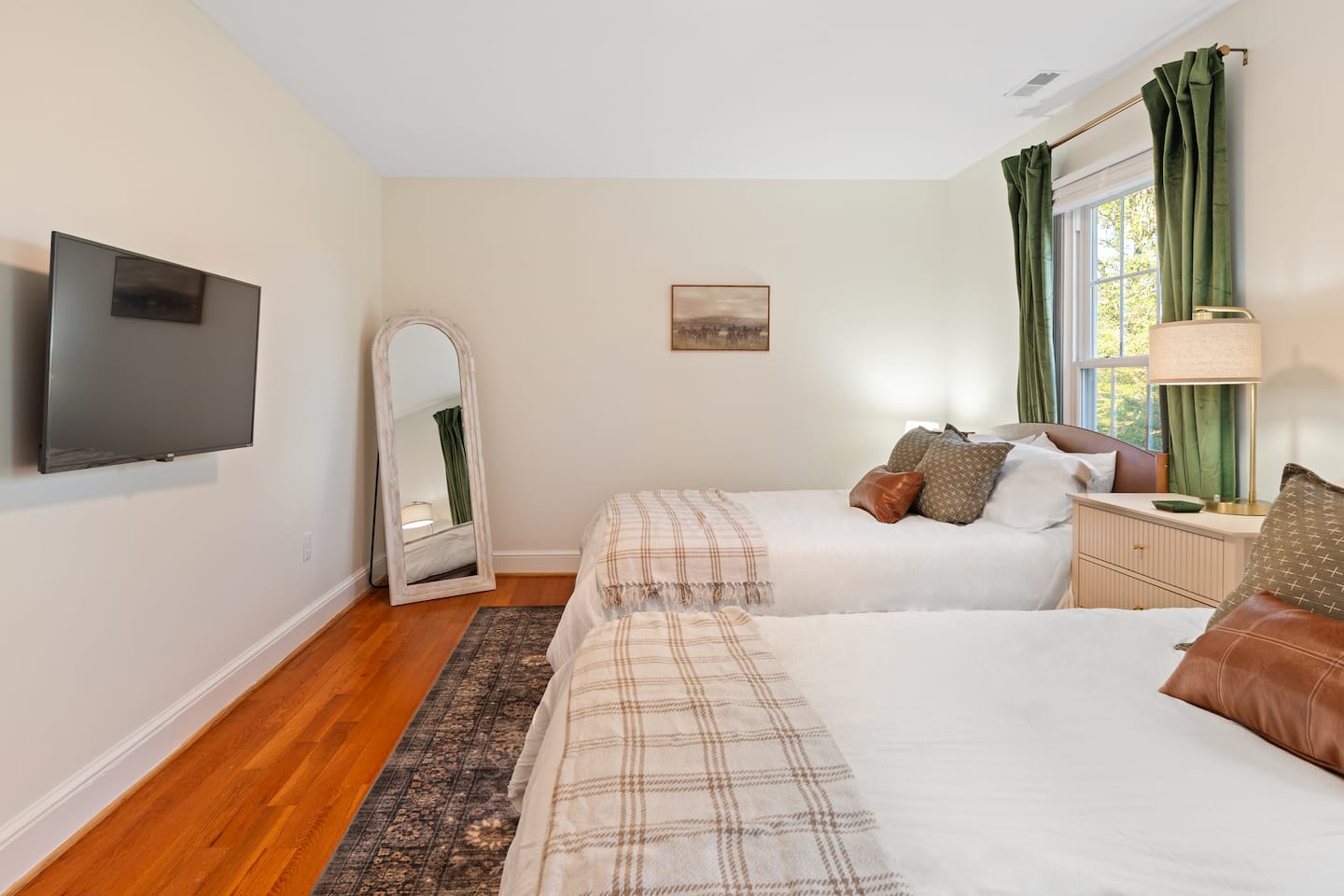 Photo 21 — Double Queen Room