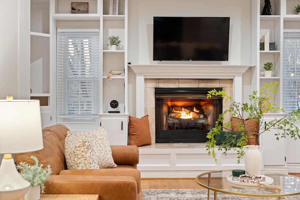 Living room built-ins and gas fireplace