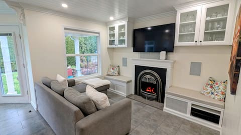 Successful Airbnb property: Sunshine House, walk to beach in Kelowna