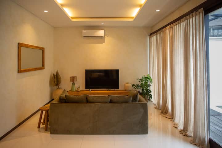 Cosy Townhouse In Berawa - Canggu