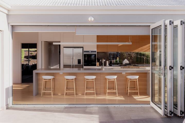 Beachfront Estate with Tennis Court gallery image 4