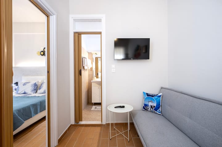 The Dockside Stay - Steps Away From The Beach - Kos
