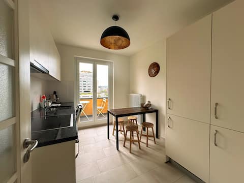 Top Airbnb: Top Floor Flat in Zurich Center in Langstrasse