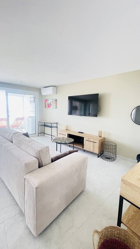 Successful Airbnb property: "Caravelle" Superb F4 Sea View Air Con & Private Parking in Mauguio