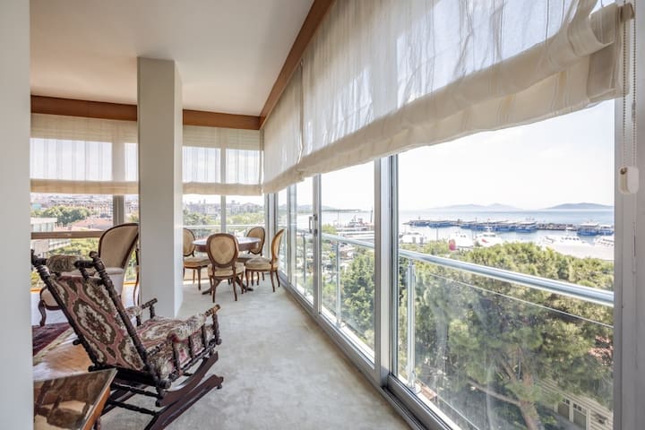 Spacious 4BR Home – Stunning Bosphorus Views! #390 gallery image 4