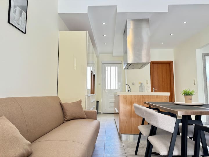 Spacious & Cozy Apartment W/ Private Yard, Elgreco - Kos