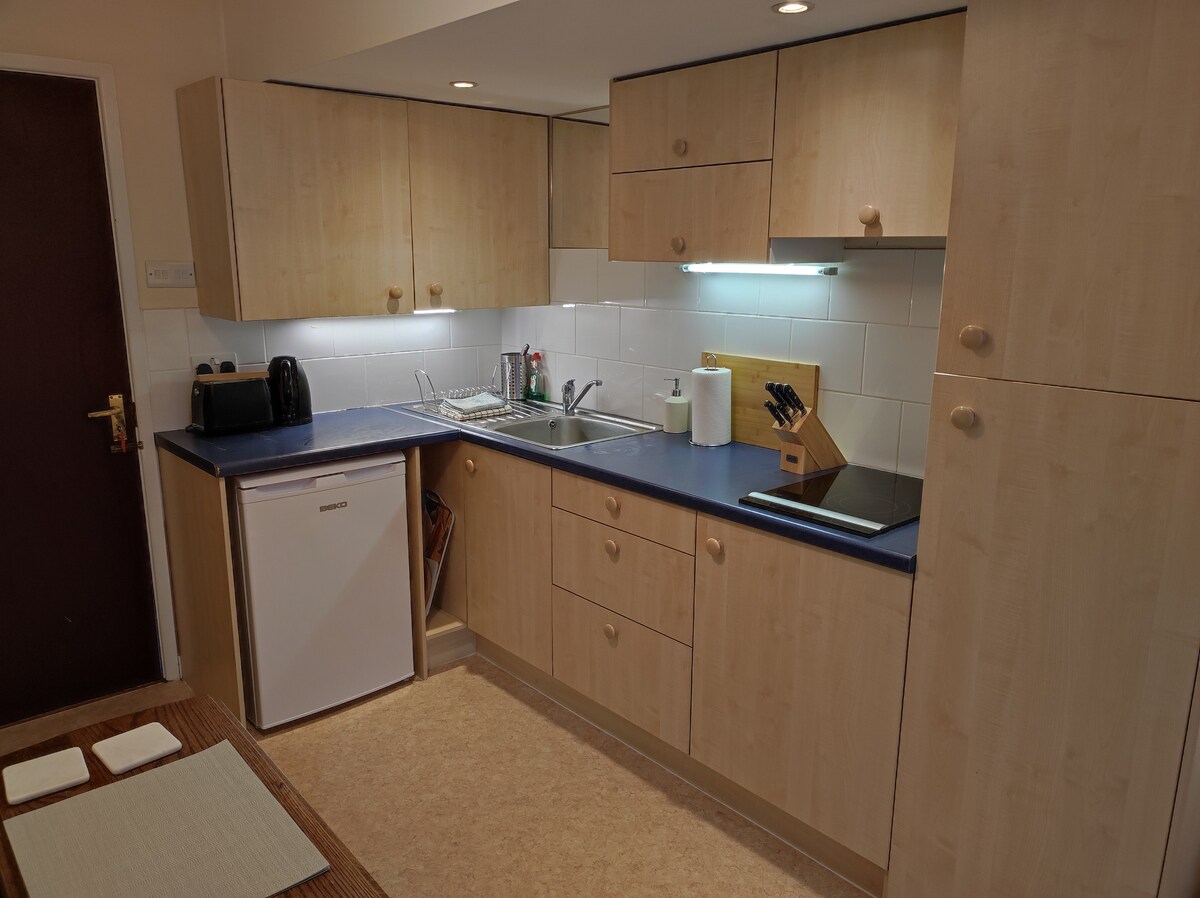 Top Airbnb: L shaped studio with parking in Cambridge