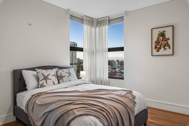 3BR Skyline Terrace | Long Stay & Monthly Discount gallery image 2