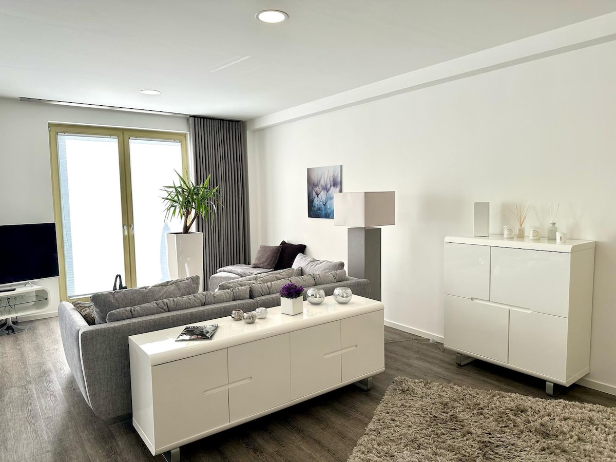 Top performing Airbnb: Fantastic loft on 2 floors, right on the water in Brandenburg An Der Havel