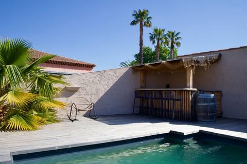 Beautiful villa with pool, close to Toulon
