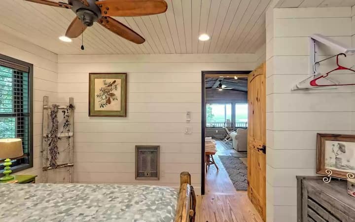 ห้องนอนควีนไซส์ชั้นบน 1