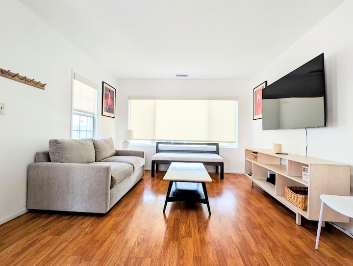 Pet Friendly Gem Near Beach, Lax & Sofi Stadium - Inglewood, CA