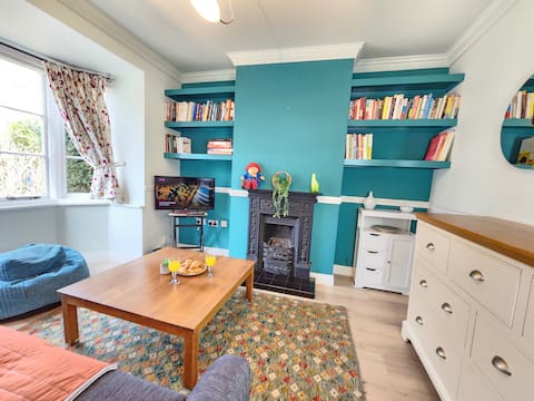 Popular Airbnb listing: Elegant 3BR Home Near Oxford Centre + Garden, WiFi in Old Marston