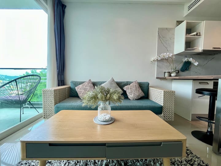 A Stylish 55 Sqm Condominium - Patong Beach