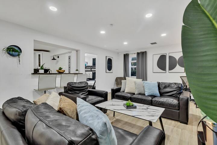 Casa Stella | Tropical Pool | Beach 8 min gallery image 3