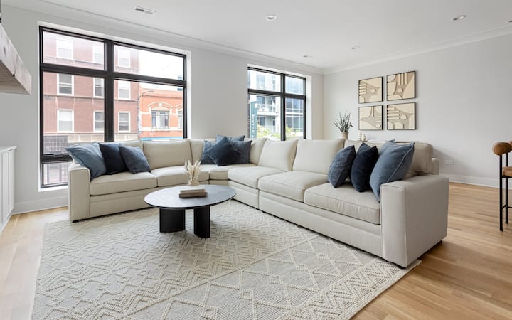 The Prestige: Designer 3br/2ba In Prime Location - Chicago, IL