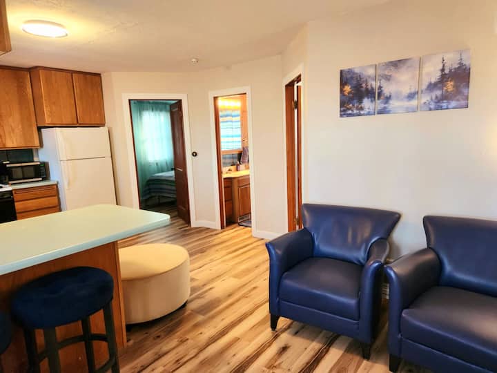 Quiet 2 Bedroom Large Yard - Sioux Falls, SD