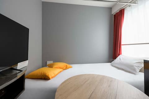 4-minute walk from Ebisu station/Within walking distance to Shibuya station/Furniture and appliances