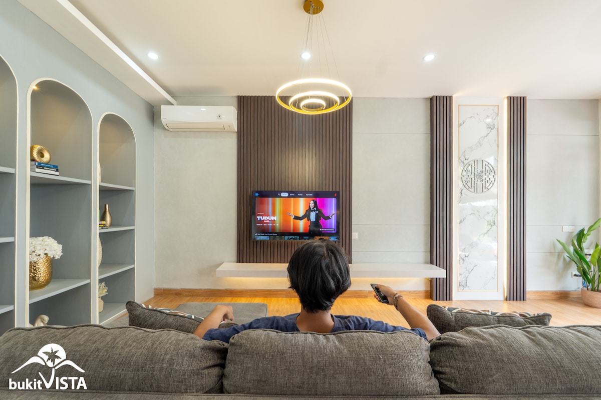 Villa in Kuta Utara · 2 bedrooms · 2 beds · 2.5 private baths, comparable Airbnb