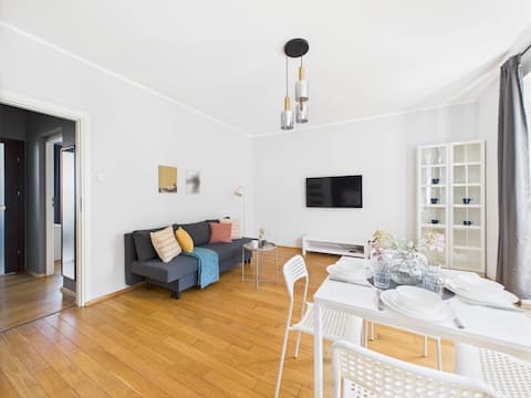 Popular Airbnb listing: Dywizjonu 303 149A SuperApart | Near Fort Bema in Bemowo